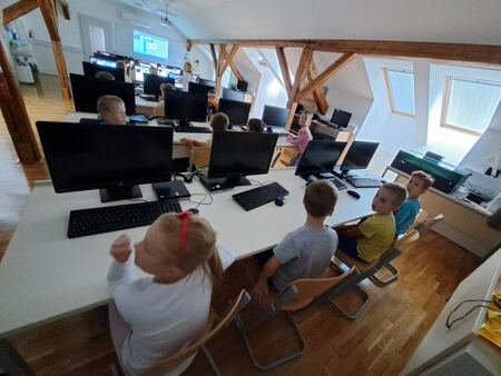 IMG-523c6b37d98697e485a6c39cbebbb3fa-V